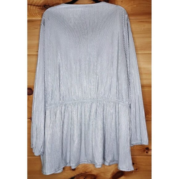 Jolie And Joy Top Woman Plus 3X Silver Metalic Elastic Waist Surplice V-Neck - Picture 10 of 10
